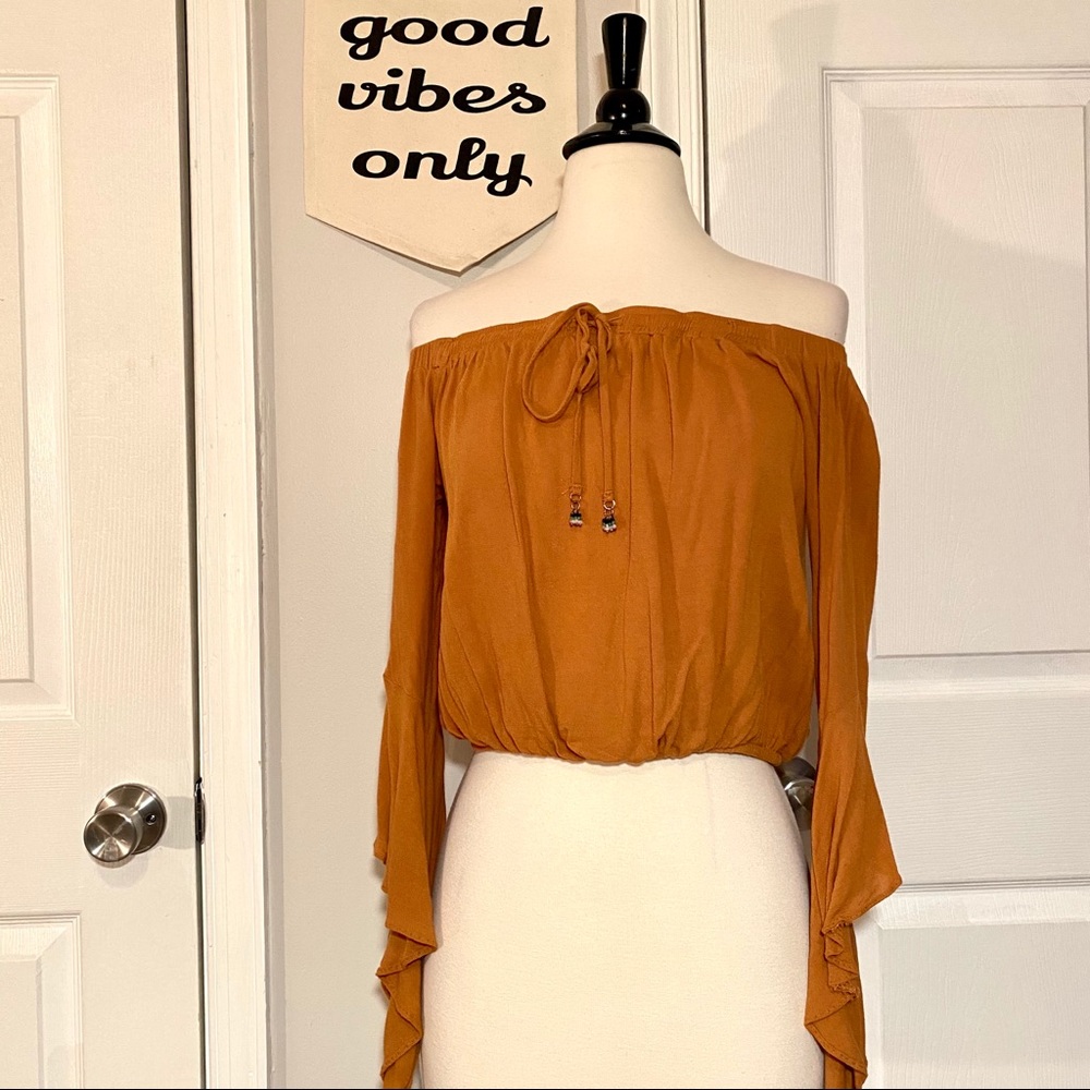 Essue Off the Shoulder Top size S